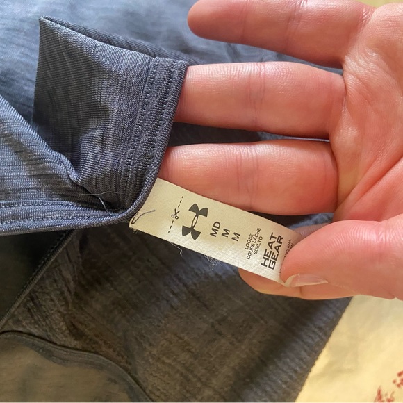 UNDER ARMOUR grey cross-back tank - Picture 3 of 3